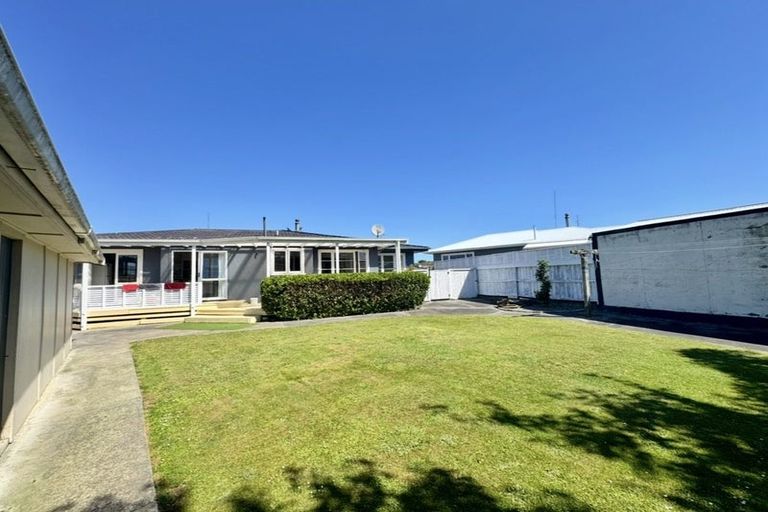 Photo of property in 11 Saint Albans Avenue, Hokowhitu, Palmerston North, 4410