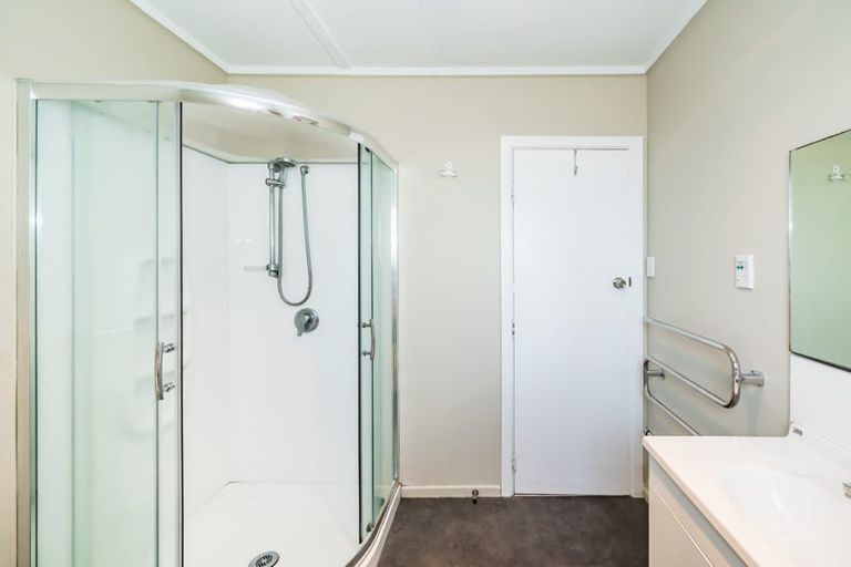 Photo of property in 50 Walton Road, Paraparaumu Beach, Paraparaumu, 5032