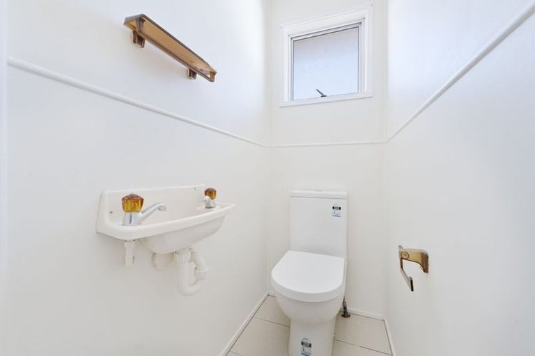 Photo of property in 19 Pankhurst Place, Sunnyvale, Auckland, 0612