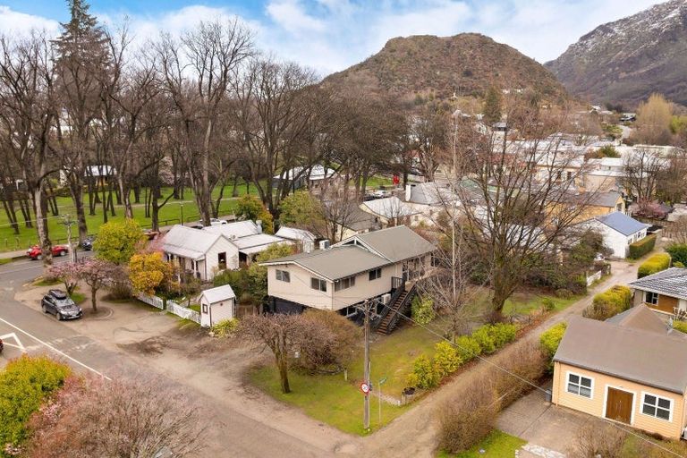 Photo of property in 6 Merioneth Street, Arrowtown, 9302