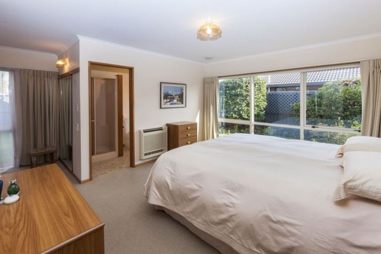 Photo of property in 27 Regency Crescent, Redwood, Christchurch, 8051