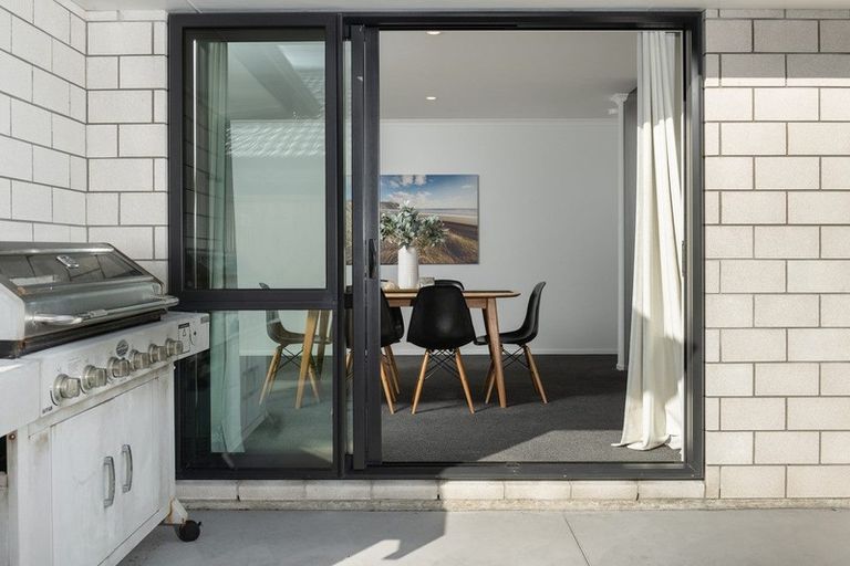 Photo of property in 17 Furlong Road, Papamoa, 3118