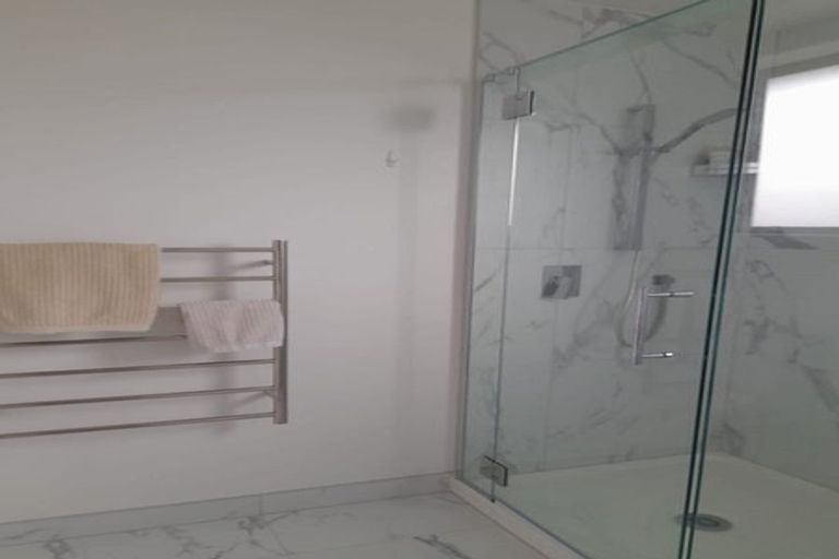 Photo of property in 2/11 Cressy Street, Waterloo, Lower Hutt, 5011