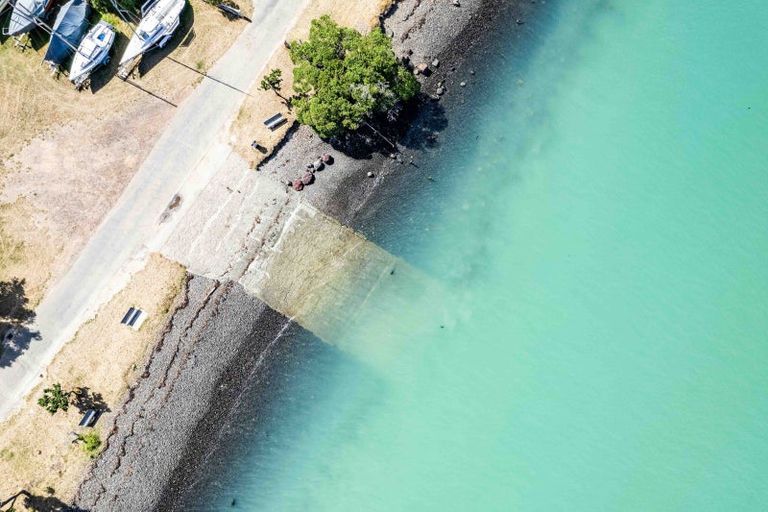 Photo of property in 118 Wharf Road, Pigeon Bay, 7583