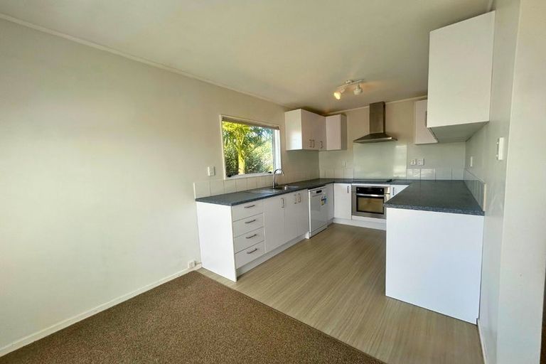 Photo of property in 100a Astley Avenue, New Lynn, Auckland, 0600