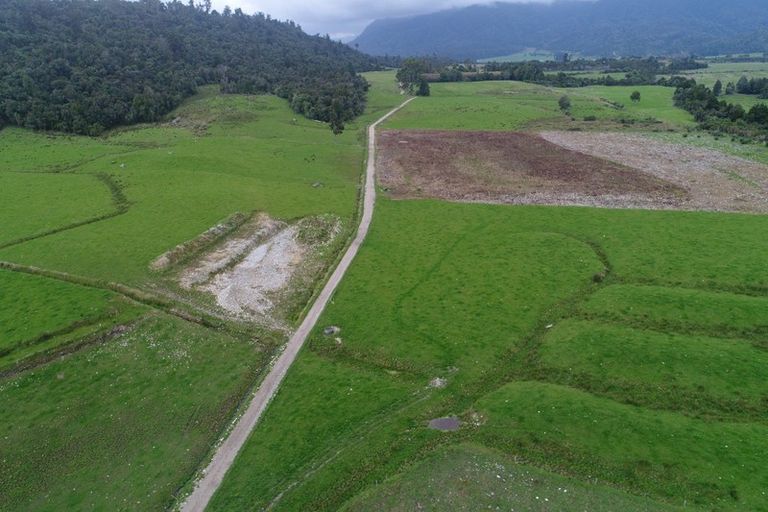 Photo of property in 24 Curries Road, Karamea, 7893