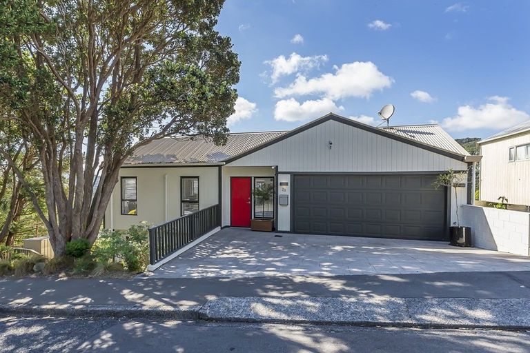 Photo of property in 29 Chartwell Drive, Crofton Downs, Wellington, 6035