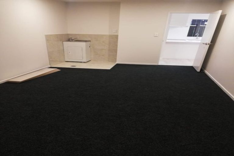 Photo of property in 4035c Great North Road, Glen Eden, Auckland, 0602