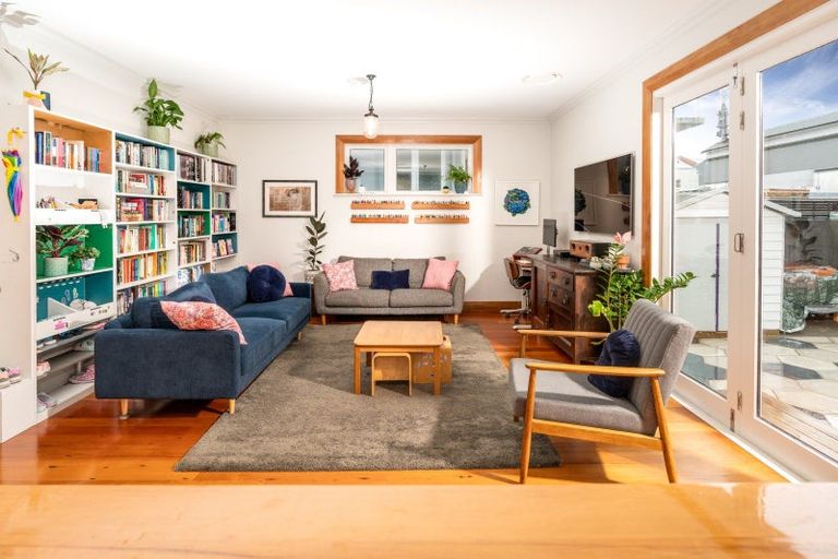 Photo of property in 75 Miramar Avenue, Miramar, Wellington, 6022