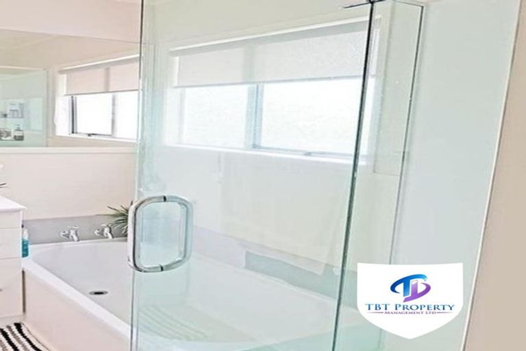 Photo of property in 4a Redoubt Road, Goodwood Heights, Auckland, 2105