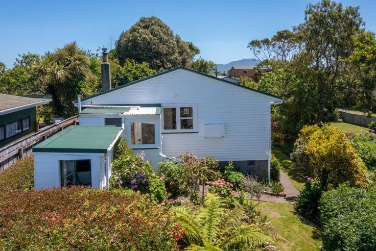 Photo of property in 90-92 Kiwi Road, Raumati Beach, Paraparaumu, 5032