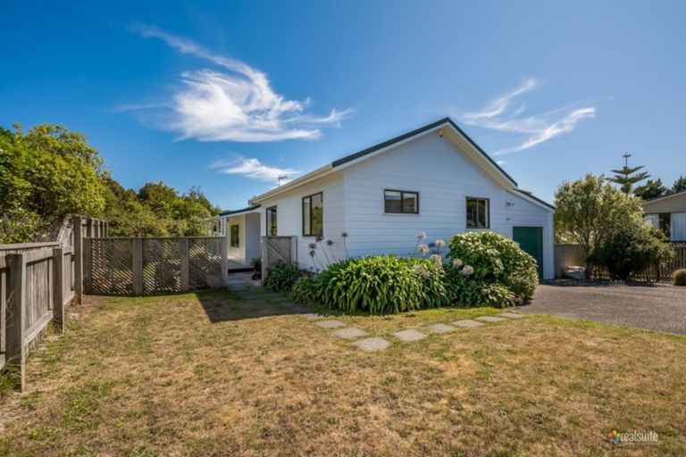 Photo of property in 165 Maungaraki Road, Korokoro, Lower Hutt, 5012