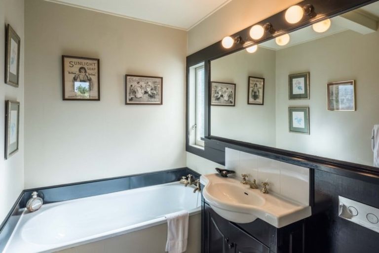 Photo of property in 128 Weld Street, Wadestown, Wellington, 6012