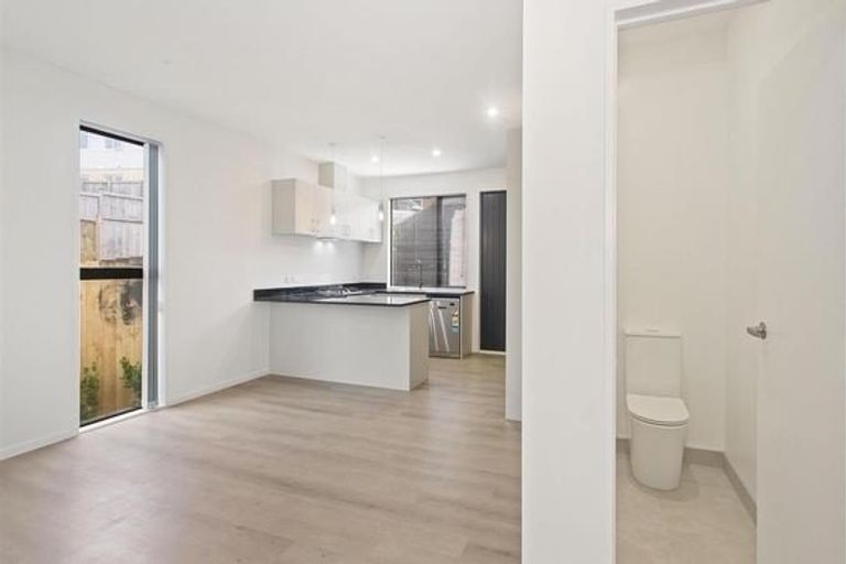 Photo of property in 21d Andrew Road, Howick, Auckland, 2010