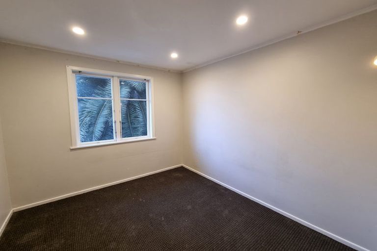 Photo of property in 19 Barrys Road, Glendene, Auckland, 0602