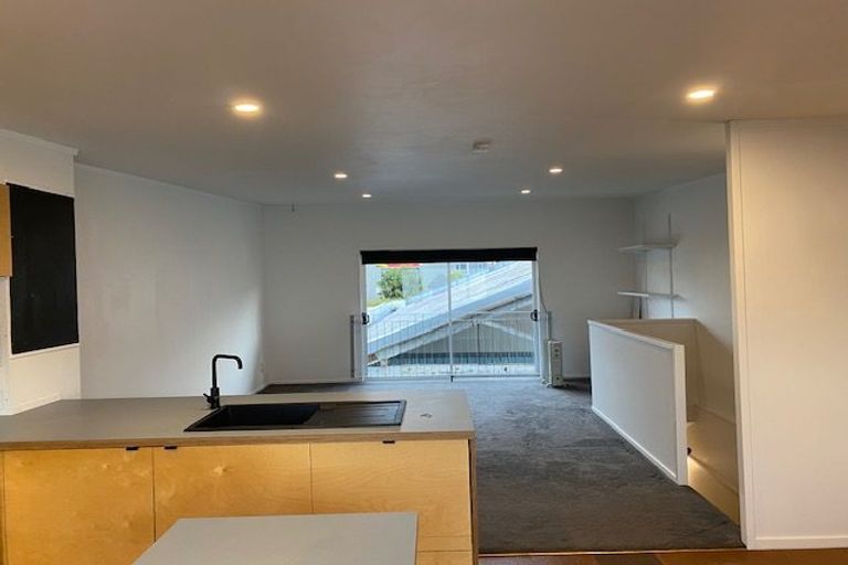 Photo of property in 3 Kelvin Grove, Te Aro, Wellington, 6011