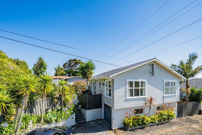 Photo of property in 1/237 Hepburn Road, Glendene, Auckland, 0602