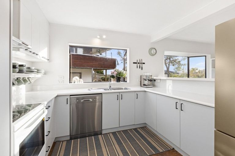 Photo of property in 22 Redfern Lane, Glenfield, Auckland, 0629