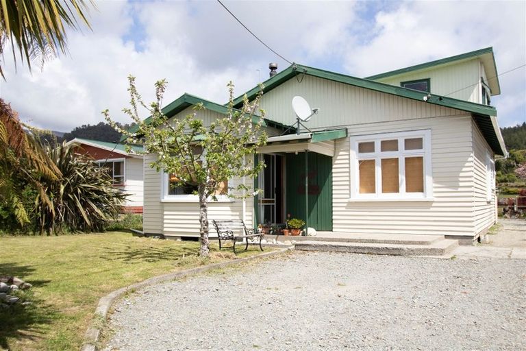 Photo of property in 19 Tramway Street, Ross, 7812