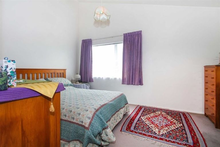 Photo of property in 1/17 Bronzewing Terrace, Unsworth Heights, Auckland, 0632