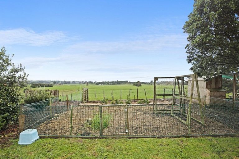 Photo of property in 142 Karioitahi Road, Waiuku, 2683