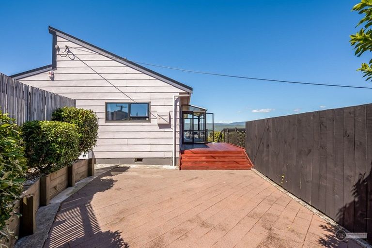 Photo of property in 41 Pekanga Road, Normandale, Lower Hutt, 5010