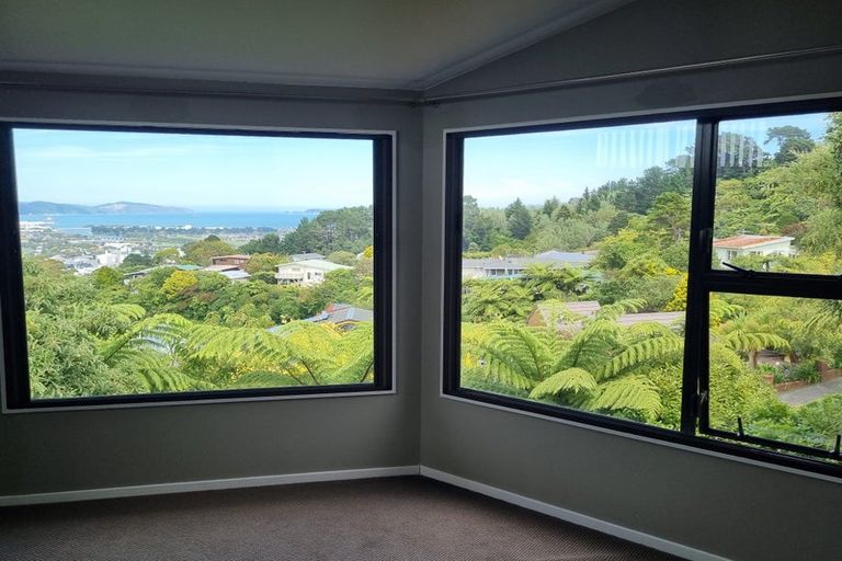 Photo of property in 14 Kekeno Grove, Tirohanga, Lower Hutt, 5010