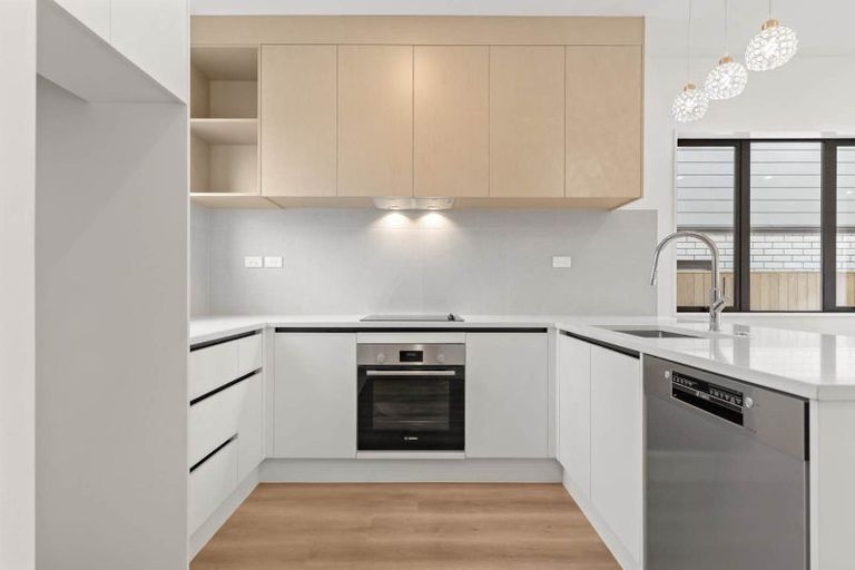 Photo of property in 27 Whiteywood Street, Westgate, Auckland, 0814