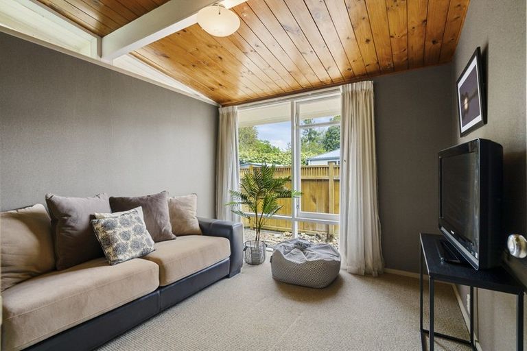 Photo of property in 8 Woodstock Place, Hokowhitu, Palmerston North, 4410