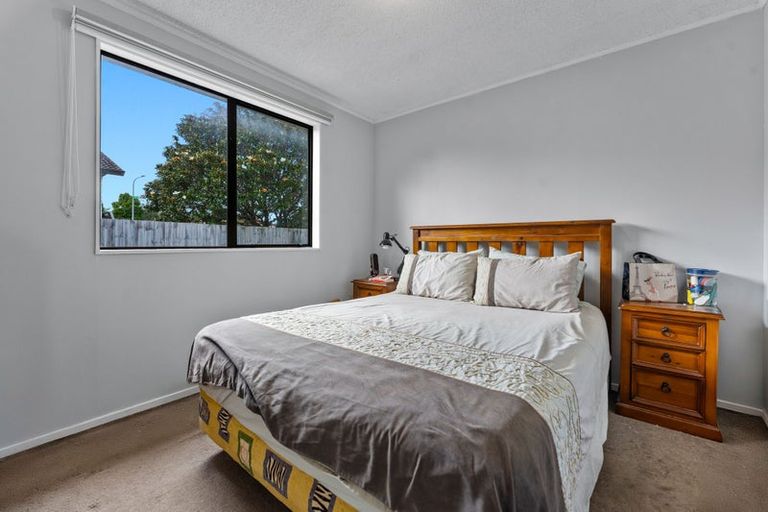 Photo of property in 2/10 Silver Road, Weymouth, Auckland, 2103