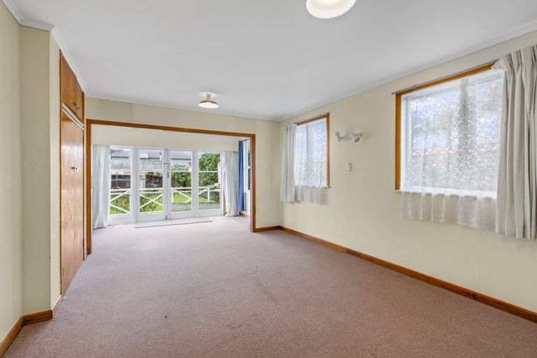 Photo of property in 11 West Hoe Road, Orewa, 0931