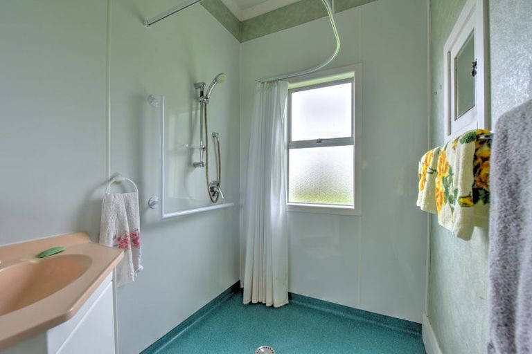 Photo of property in 162 Seaward Road, Edendale, 9825