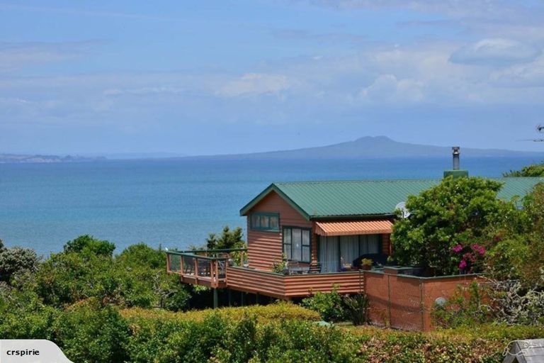 Photo of property in 1047 Whangaparaoa Road, Tindalls Beach, Whangaparaoa, 0930