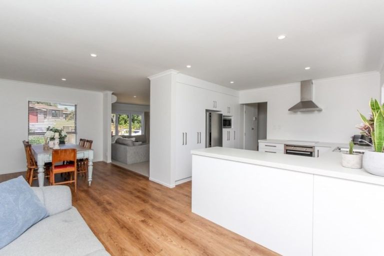 Photo of property in 60 Karina Road, Merrilands, New Plymouth, 4312