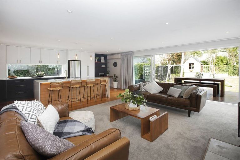 Photo of property in 215 Springfield Road, St Albans, Christchurch, 8014