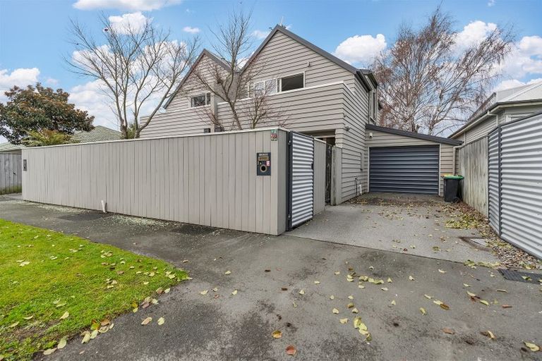 Photo of property in 2a Defoe Place, Waltham, Christchurch, 8023