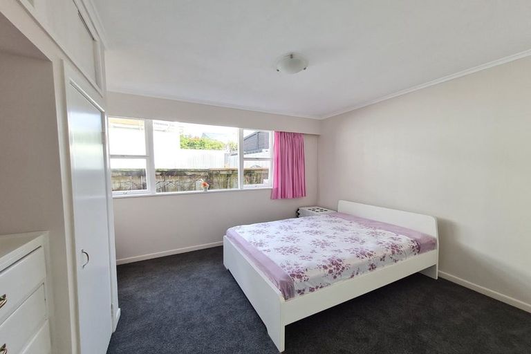Photo of property in 2/11 Seaview Avenue, Northcote, Auckland, 0627