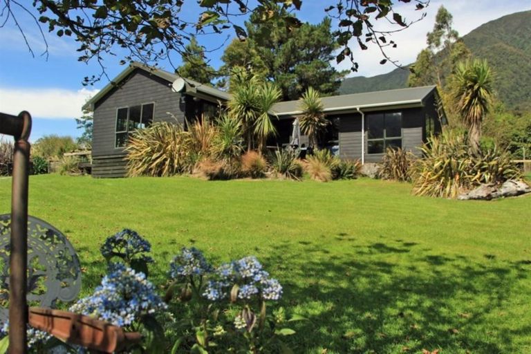 Photo of property in 4541 Otira Highway, Jacksons, Inchbonnie, 7875
