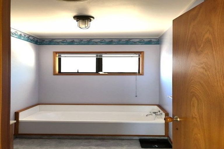 Photo of property in 20 Lingham Crescent, Torbay, Auckland, 0630