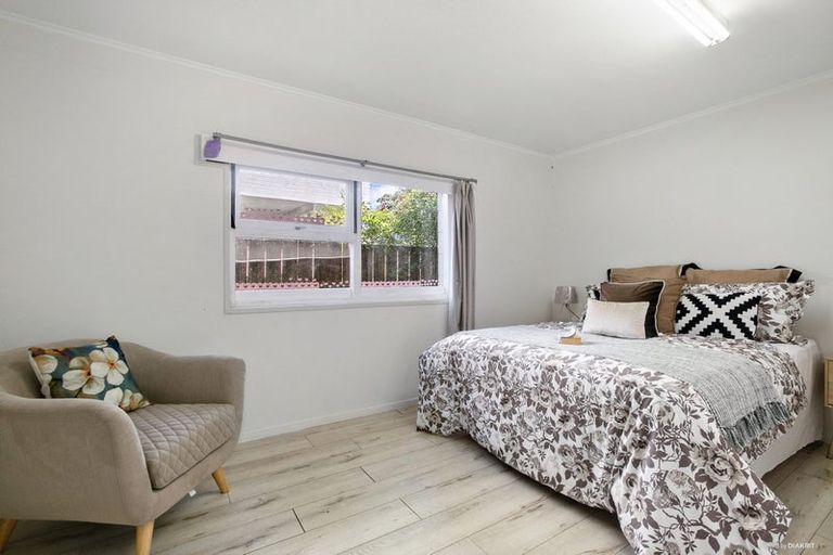 Photo of property in 15 Barlow Place, Chatswood, Auckland, 0626