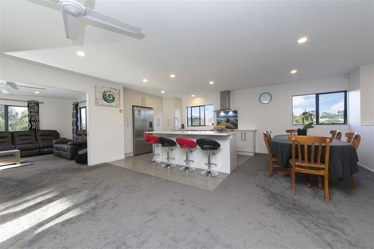 Photo of property in 16 Denehurst Drive, Waimauku, 0812