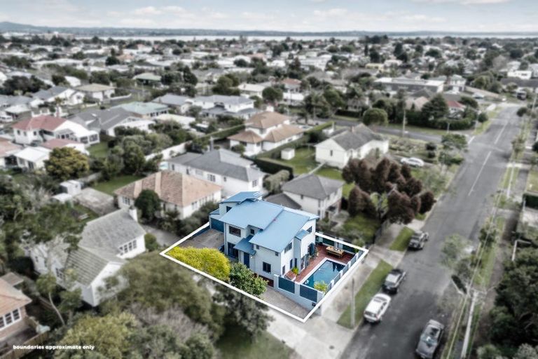 Photo of property in 76a Walmer Road, Point Chevalier, Auckland, 1022