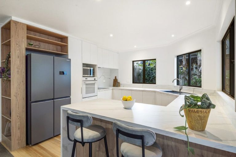 Photo of property in 11 Nottingham Place, Northcross, Auckland, 0630