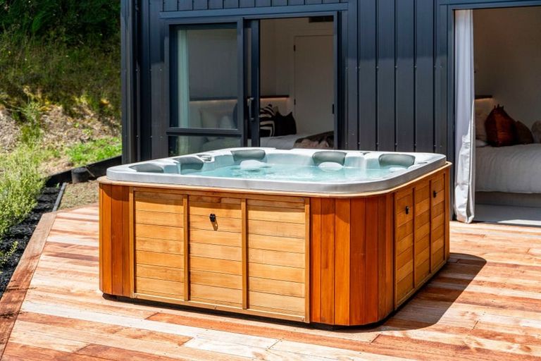 Photo of property in 11 Sparrowhawk Way, Kinloch, Taupo, 3377