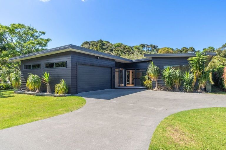 Photo of property in 1 Coral Place, Matapouri, Whangarei, 0173