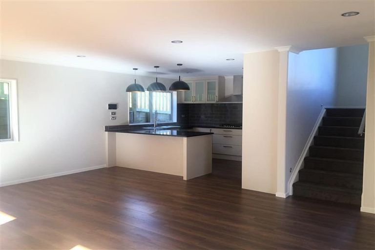 Photo of property in 104 Keri Vista Rise, Papakura, 2110