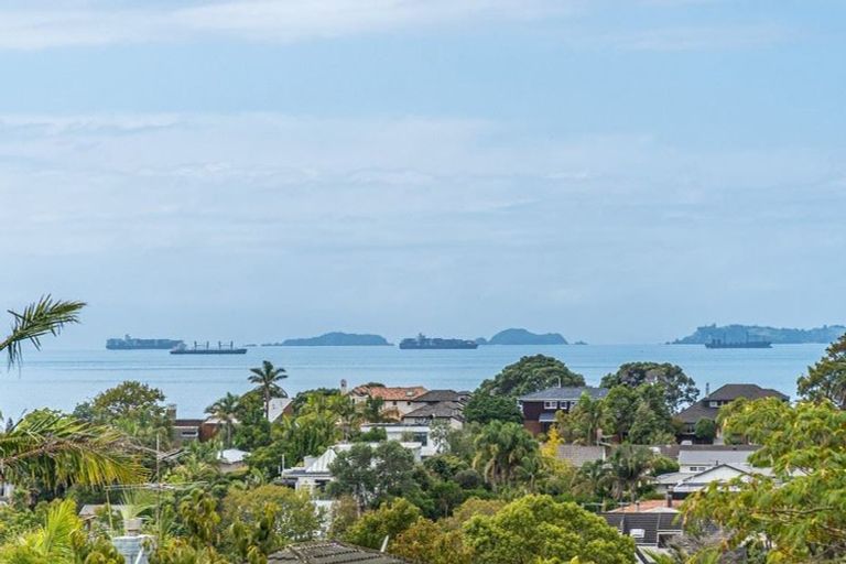 Photo of property in 2/7 Sandford Street, Campbells Bay, Auckland, 0630