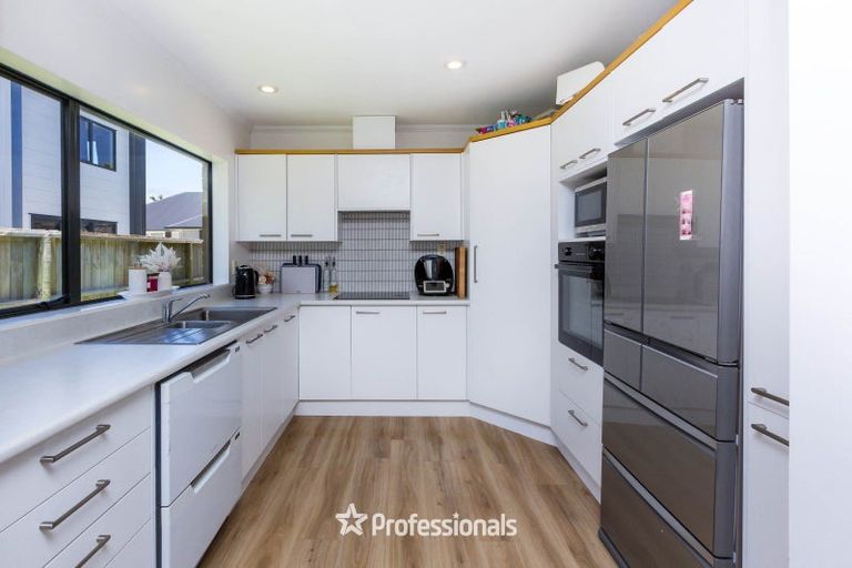 Photo of property in 2 Bathurst Street, Heretaunga, Upper Hutt, 5018