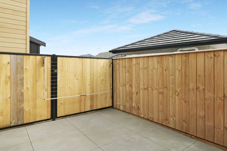 Photo of property in 9/489 Riverside Drive, Fairfield, Lower Hutt, 5011