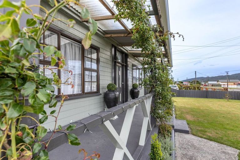 Photo of property in 58 Blake Street, Blaketown, Greymouth, 7805